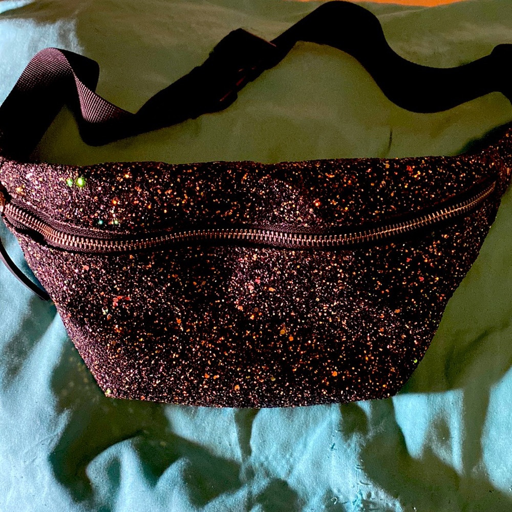 💖H&M sequined fanny pack💖